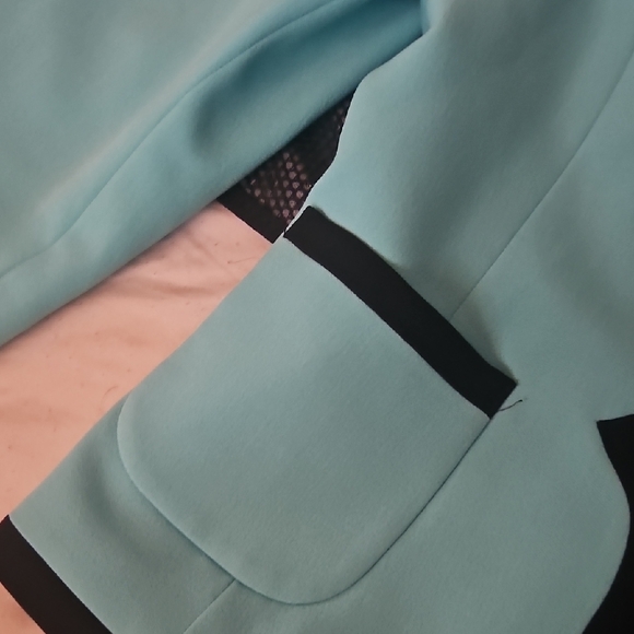 Chic Aqua Blouse - Picture 4 of 5